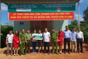 FE CREDIT: Trao tặng nhà tình thương tại Đắk Nông