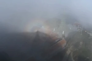 Xuất hiện ánh sáng kỳ ảo trên đỉnh Fansipan