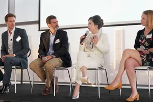 Bà Diệp Thảo với cà phê Việt tại diễn đàn CEO toàn cầu