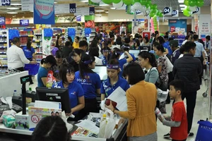 Co.opmart Việt Trì thu hút đông khách nhờ khuyến mãi khủng