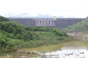 Đồng bằng ngập lụt, thủy điện 'đói nước'