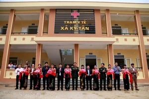 Viettel trao tặng trạm y tế ở Thanh Hóa