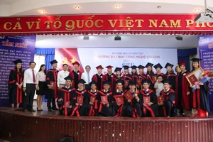 ĐH Công nghệ Sài Gòn trao bằng thạc sĩ khóa đầu tiên 