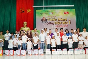 Vietjet: Thắp sáng ước mơ cho trẻ em miền núi khó khăn