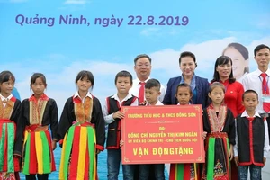 Trao tặng ngôi trường và 71.000 ly sữa cho trẻ em Quảng Ninh