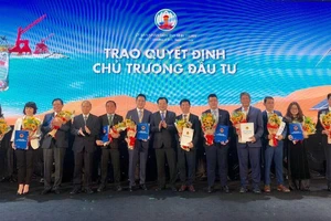 Bình Thuận: Trao giấy chứng nhận đầu tư 11 dự án lớn