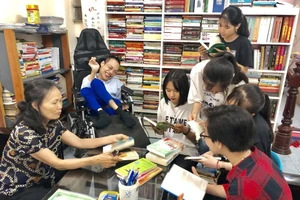 Chàng thủ thư khuyết tật và thông điệp sống tích cực