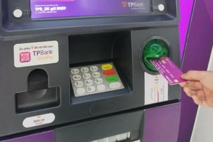 Sớm chuyển đổi sang thẻ chip để không mất tiền trong ATM 