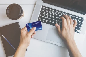 Bản Việt miễn phí 1 năm chuyển khoản chi hộ lương