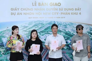 Nhơn Hội New City giao sổ đỏ cho khách hàng trước thời hạn
