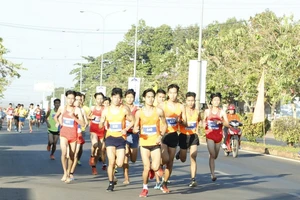 Nhà vô địch SEA Games 30 lên ngôi 'nữ hoàng leo núi Bà Rá' 