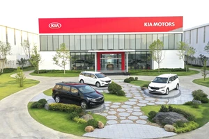 Thaco xuất khẩu 40 xe du lịch Kia Grand Carnival sang Thái Lan