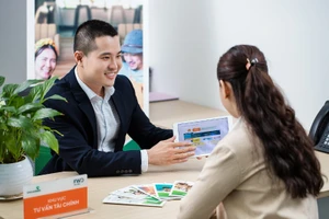 Vietcombank và FWD triển khai phân phối bảo hiểm qua ngân hàng