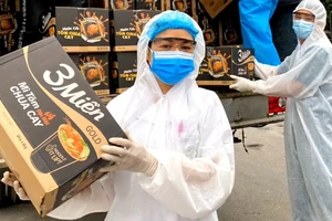 Uniben tặng 150.000 bữa ăn dinh dưỡng tới các y bác sĩ