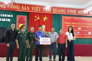 Him Lam Land tặng quà 10 trung tâm điều dưỡng thương binh nặng