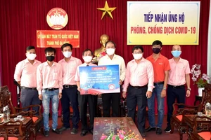 Điện Quang ủng hộ Đà Nẵng 100 bộ đèn led diệt khuẩn