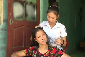Hành trình nuôi mẹ của cô bé 12 tuổi