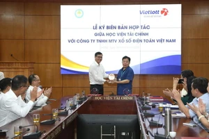 Vietlott trao học bổng trong 5 năm cho Học viện Tài chính ​