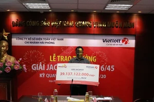 Người đàn ông cai nghiện thuốc lá trúng Jackpot hơn 39 tỉ đồng