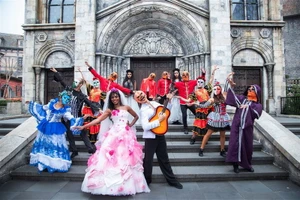 Xứ sở Cầu Vàng ‘biến hình’ với lễ hội Halloween ​