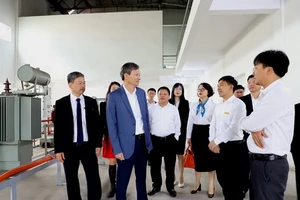 Tổng giám đốc EVN thăm trường Cao đẳng Điện lực miền Bắc 