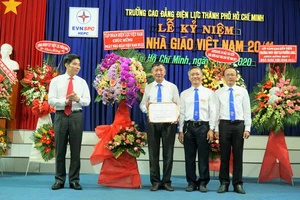 Trường Cao đẳng Điện lực TP.HCM mừng ngày 20-11 