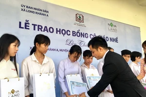 Học bổng Cô giáo Nhế - hành trình 16 năm “chắp cánh ước mơ” 