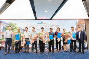 200 căn shophouse Lakeside Infinity trao sổ hồng cho cư dân 