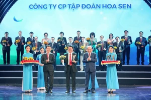 Tôn Hoa Sen nhận Thương hiệu Quốc gia lần thứ 5