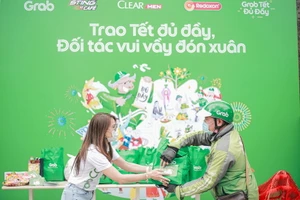 Tết đến sớm trên những chuyến xe Grab