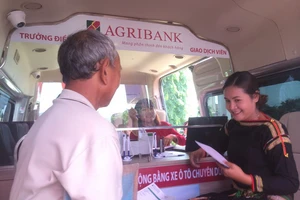 Agribank đưa dịch vụ ngân hàng đến từng hộ dân
