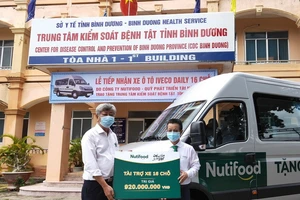 Quỹ phát triển tài năng Việt tặng xe cho Bình Dương chống dịch