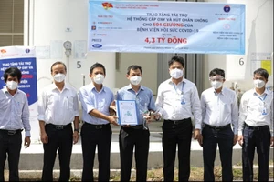 Bàn giao hệ thống oxy, hút chân không cho Bệnh viện hồi sức COVID-19