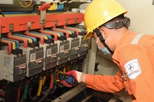 Điện lực Hà Nội giảm tiền điện hơn 1.820 tỉ đồng