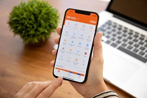 Tiết kiệm hóa đơn điện nước mùa giãn cách nhờ thanh toán qua ví điện tử