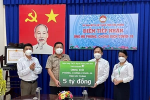 Vietcombank dành 5 tỉ đồng cho công tác chống dịch COVID-19 tại tỉnh Sóc Trăng