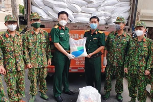 MB trao 90 tấn gạo hỗ trợ người dân TP.HCM vượt khó chống dịch