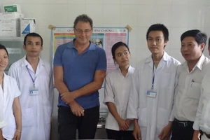 Giáo sư VinUni tìm ra ‘vũ khí’ mới đặc trị siêu sốt rét