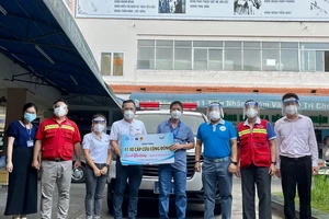 Muôn vàn nghĩa cử thiết thực hỗ trợ công cuộc chống dịch