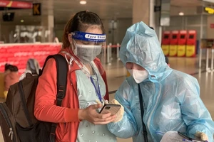 Người đứng sau những chuyến bay đưa thai phụ, người già về quê tránh dịch