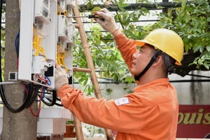 EVNHANOI đột phá với công nghệ đo xa, giúp minh bạch chỉ số điện ​