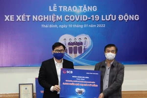 SCB trao tặng xe xét nghiệm lưu động tại Thái Bình và Thanh Hóa