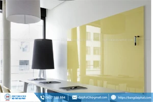 Bảng kính treo tường giá rẻ Đại Phát phân phối
