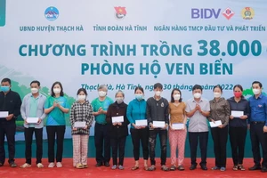 BIDV xây nhà tránh lũ và trồng cây phòng hộ ven biển tại Hà Tĩnh