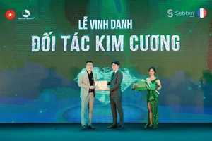 Thu Cúc tự hào được vinh danh là đối tác kim cương