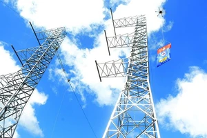 Đường dây 500kV mạch 3 thông tuyến, đảm bảo cung ứng điện miền Nam 