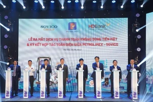 Petrolimex ra mắt dịch vụ thanh toán không dùng tiền mặt 