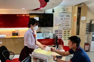 Mua ngoại tệ online, nhận ngoại tệ mặt tại ngân hàng 