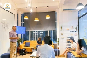 ‘Du học’ tiếng Anh ngay giữa Sài Gòn tại trung tâm Anh ngữ TalkFirst 