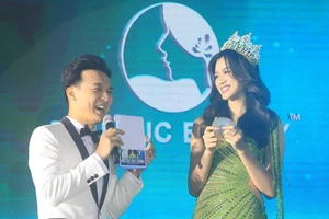 Hoa hậu Đỗ Hà trải nghiệm siêu dịch vụ tại Thu Cúc